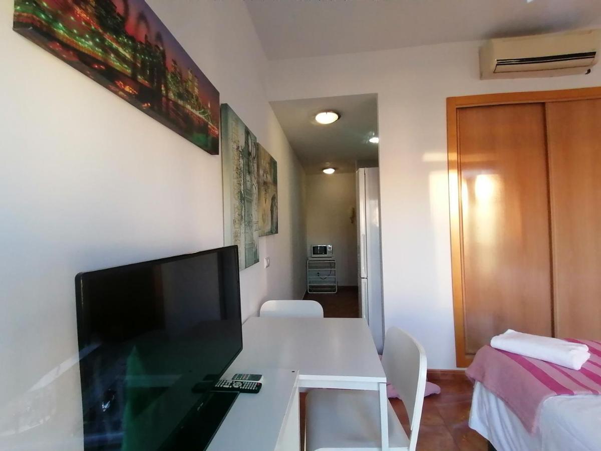 Apartamentos El Puente Madrid Buitenkant foto