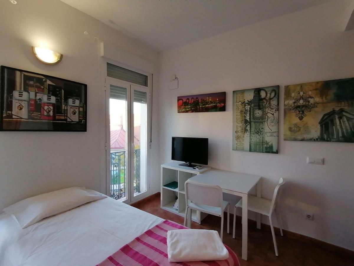 Apartamentos El Puente Madrid Buitenkant foto