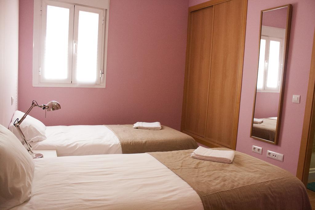 Apartamentos El Puente Madrid Kamer foto